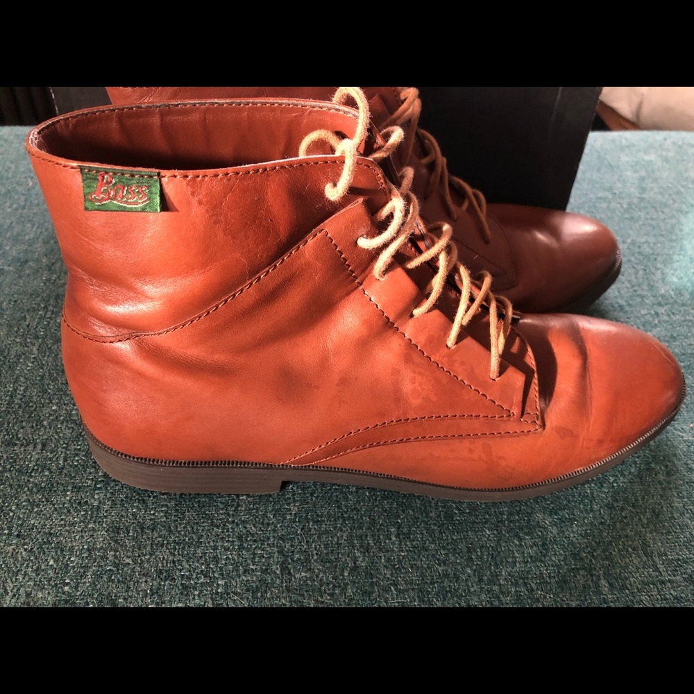 Bass Sade Cognac six eyelet boot size 9.5W